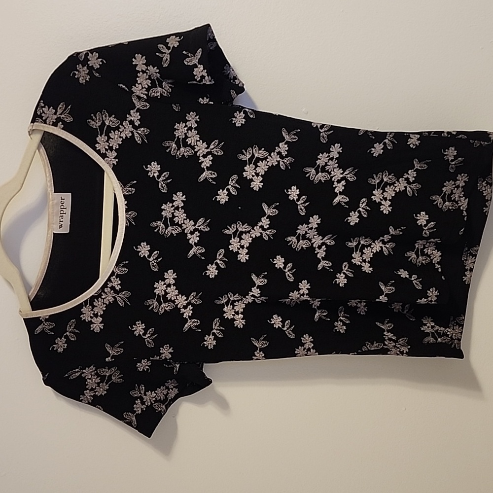 Stretchy black top shirt